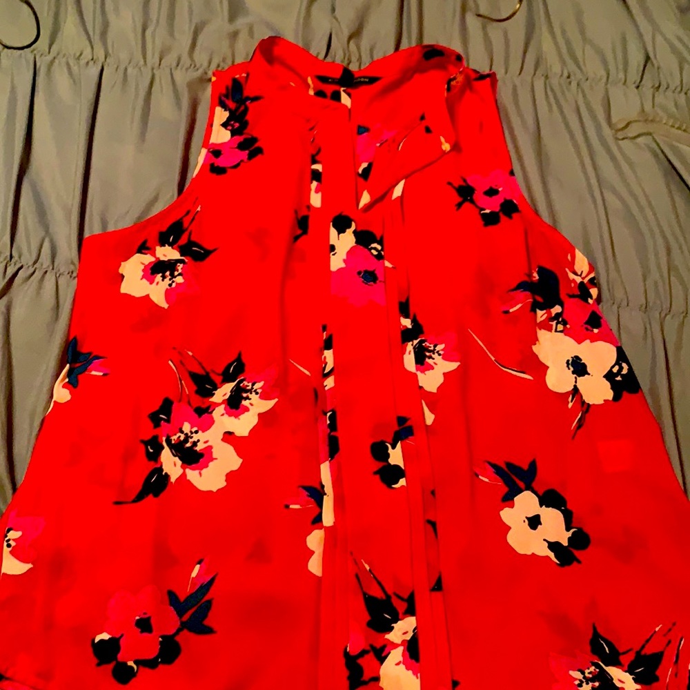 Gently used, 41 HAWTHORN Red Flowered Sleeveless Top